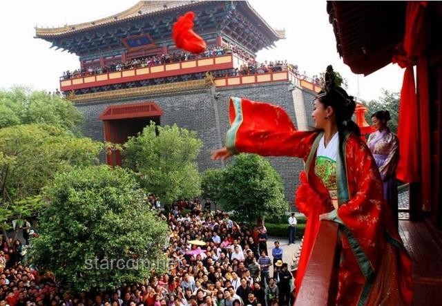 清明上河园：重塑拴猴表演，跨界创新文化展